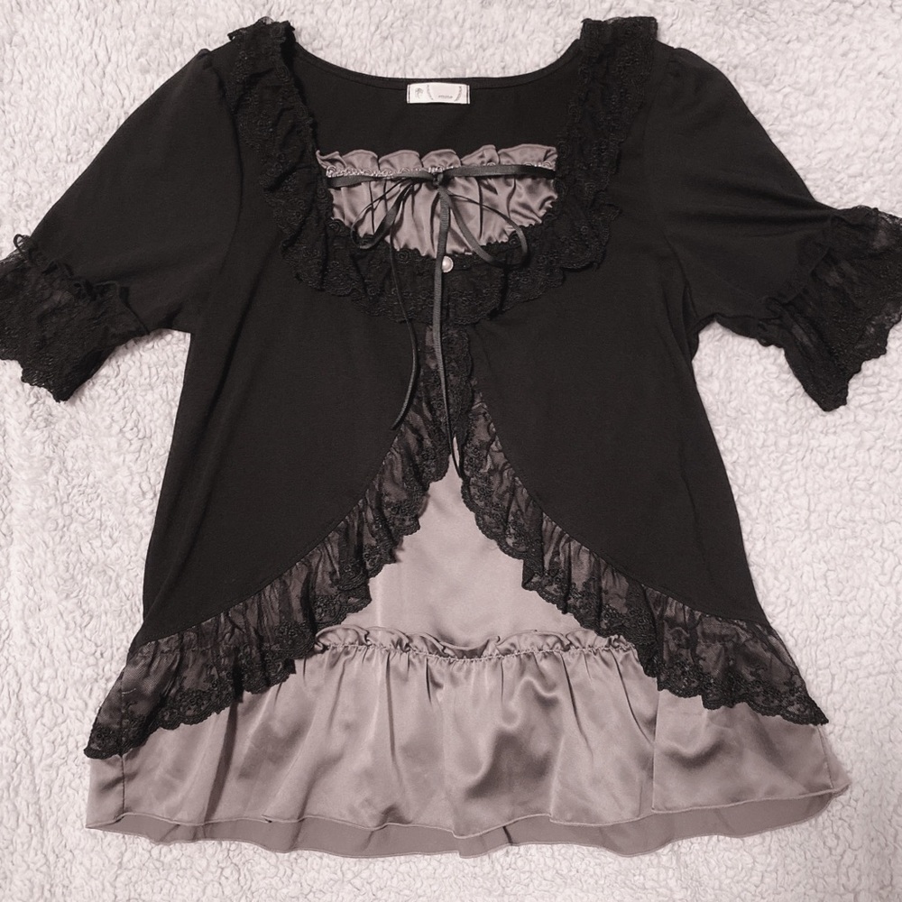 horror protagonist blouse